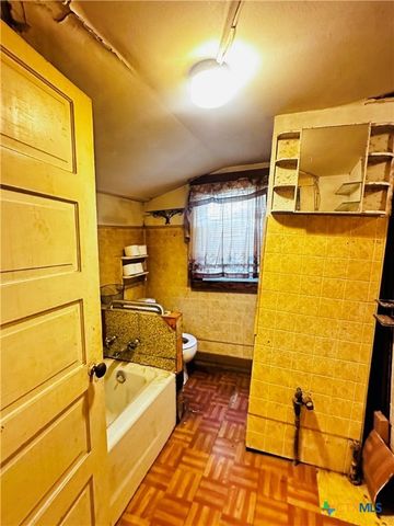 201 Maple Street, Yoakum, TX 77995