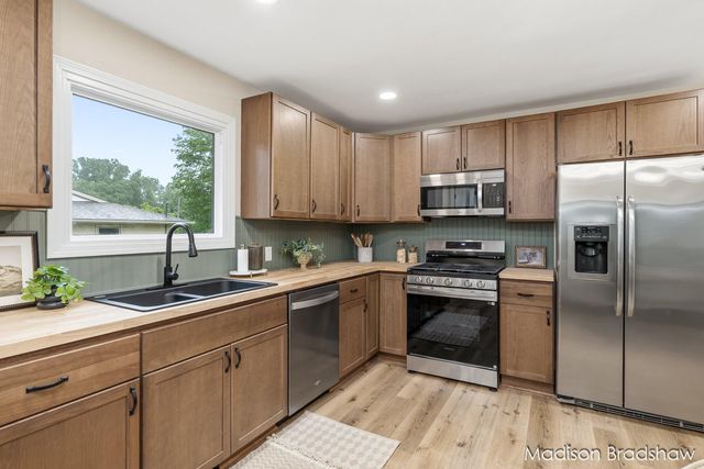 7836 Elbow Drive, Jenison, MI 49428