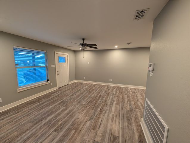 4914 Nell St, Corpus Christi, TX 78411