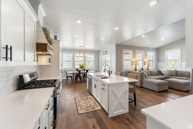 1332 W SALMON CADDIS DR, Bluffdale, UT 84065