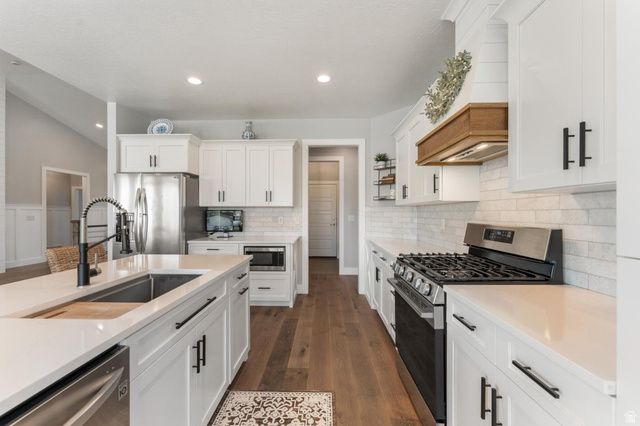 1332 W SALMON CADDIS DR, Bluffdale, UT 84065