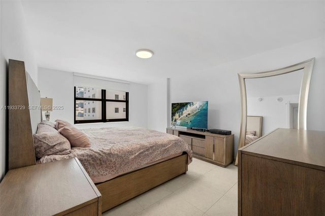 4301 Collins Ave 605, Miami Beach, FL 33140