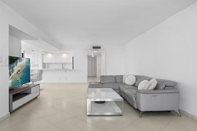 4301 Collins Ave 605, Miami Beach, FL 33140