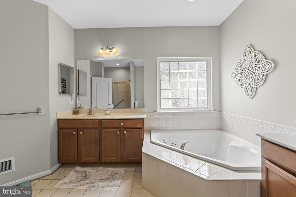 Image 21 of property listing at 126 ENCORE CT, Centreville, MD 21617
