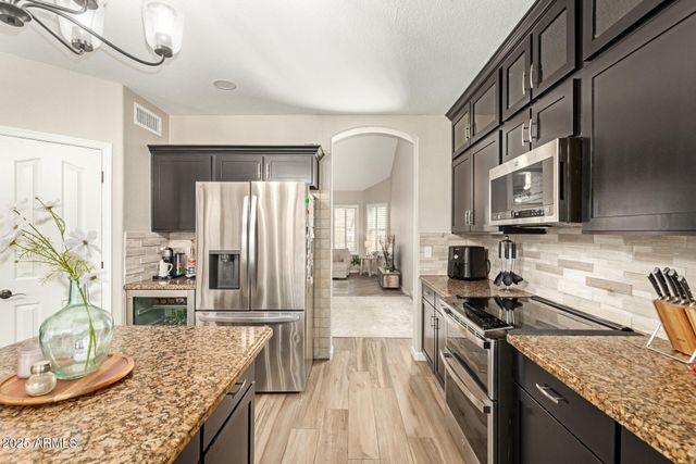 408 E SOUTH FORK Drive, Phoenix, AZ 85048