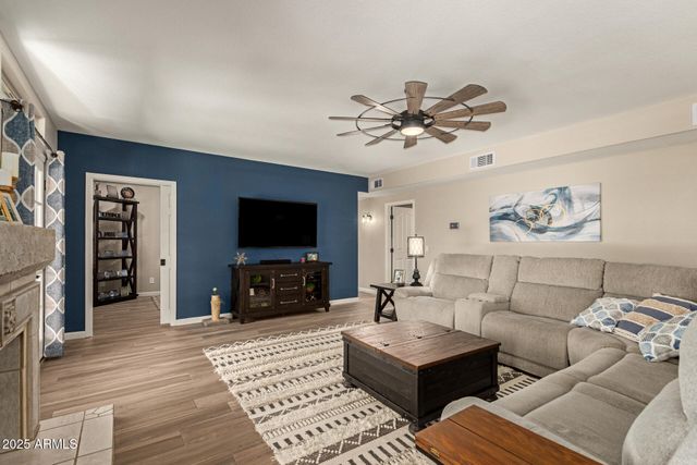 408 E SOUTH FORK Drive, Phoenix, AZ 85048