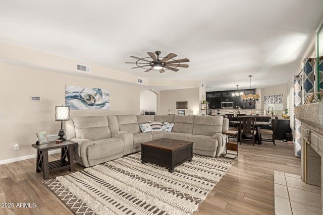 408 E SOUTH FORK Drive, Phoenix, AZ 85048