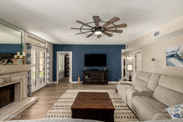 408 E SOUTH FORK Drive, Phoenix, AZ 85048