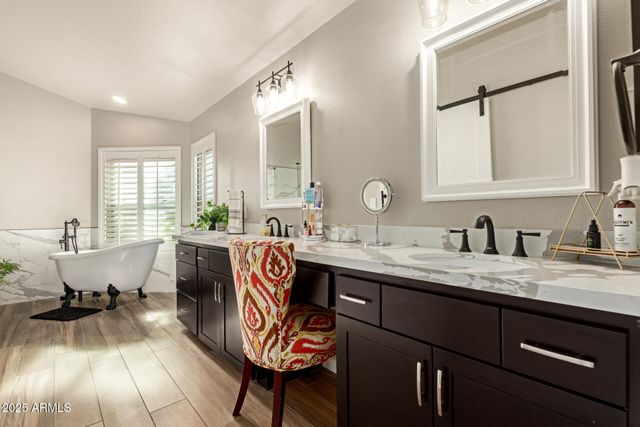 408 E SOUTH FORK Drive, Phoenix, AZ 85048