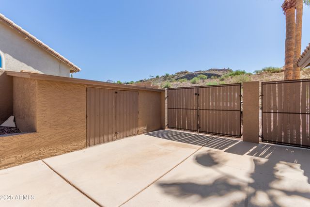 408 E SOUTH FORK Drive, Phoenix, AZ 85048