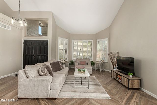 408 E SOUTH FORK Drive, Phoenix, AZ 85048