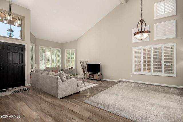 408 E SOUTH FORK Drive, Phoenix, AZ 85048