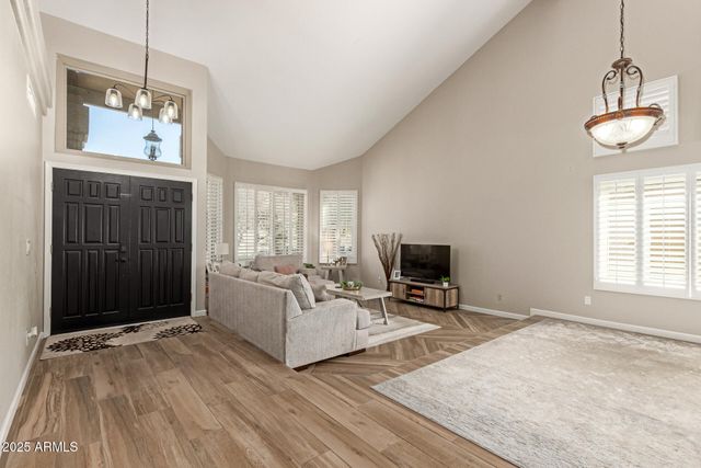 408 E SOUTH FORK Drive, Phoenix, AZ 85048