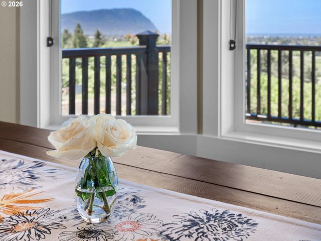1775 THOMPSON FALLS Dr, Seaside, OR 97138