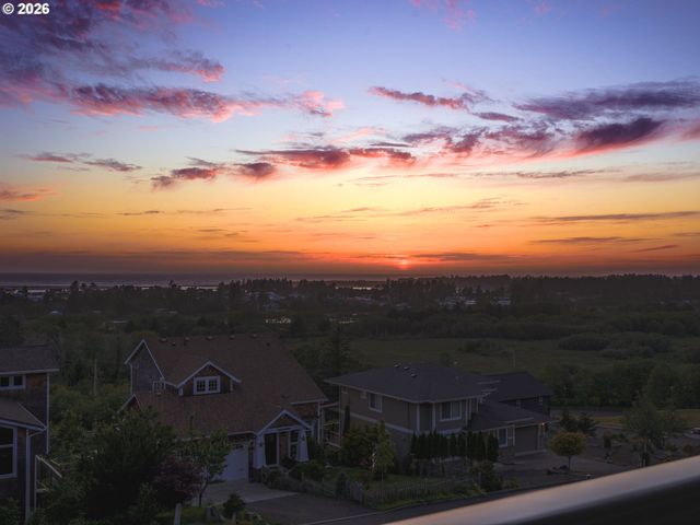 1775 THOMPSON FALLS Dr, Seaside, OR 97138