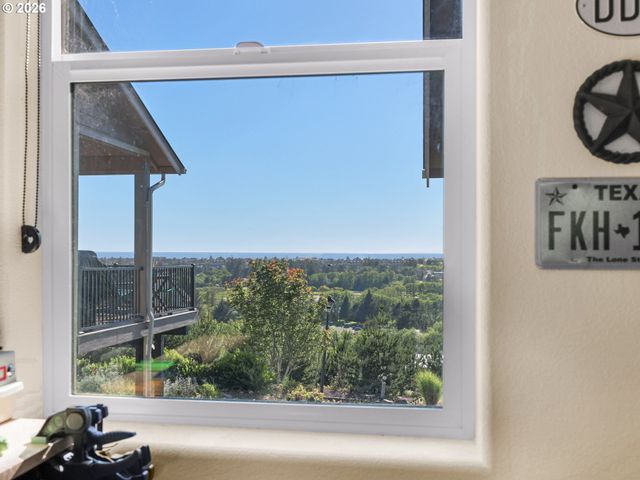 1775 THOMPSON FALLS Dr, Seaside, OR 97138