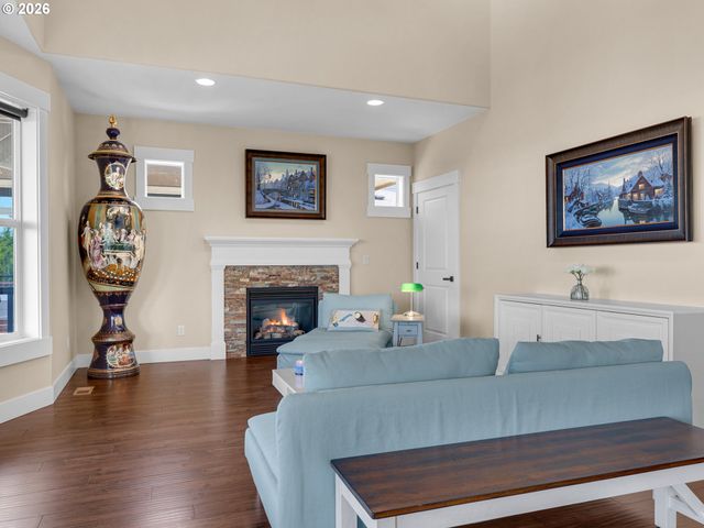 1775 THOMPSON FALLS Dr, Seaside, OR 97138