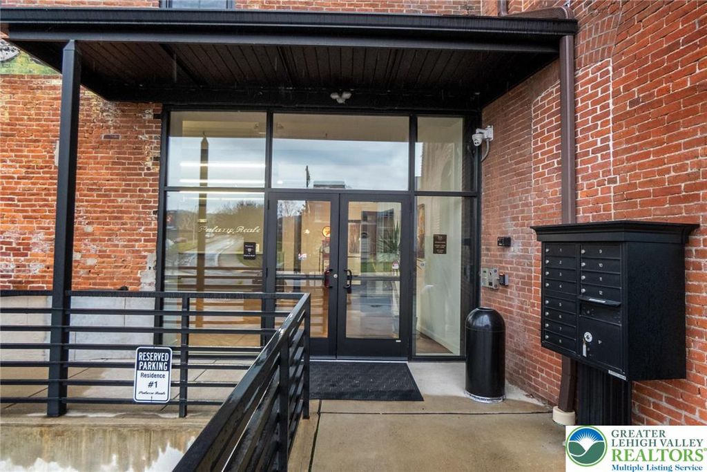 107 Hamilton Street Residence 2, Allentown City, PA 18101