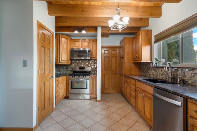 105 Moya Road, Santa Fe, NM 87508