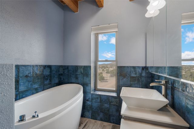 105 Moya Road, Santa Fe, NM 87508