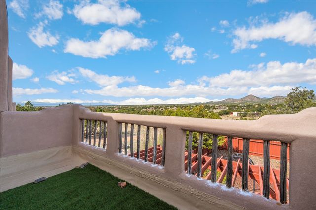 105 Moya Road, Santa Fe, NM 87508