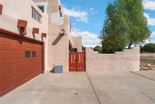 105 Moya Road, Santa Fe, NM 87508
