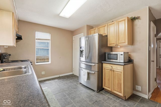 145 S 11th Avenue, Beech Grove, IN 46107
