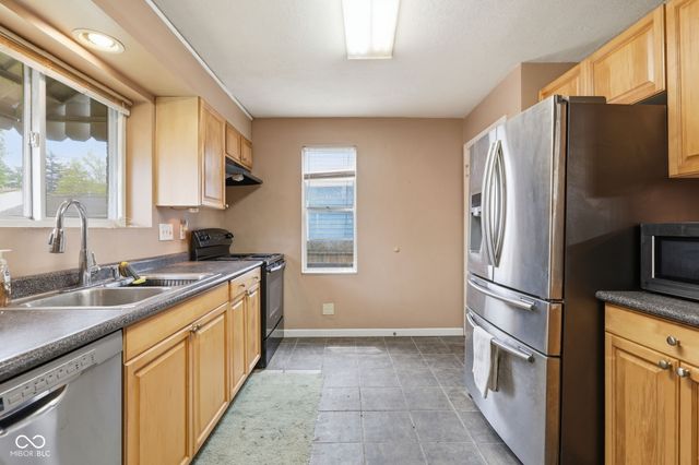 145 S 11th Avenue, Beech Grove, IN 46107