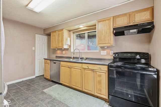 145 S 11th Avenue, Beech Grove, IN 46107