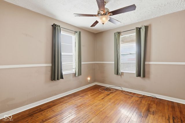145 S 11th Avenue, Beech Grove, IN 46107
