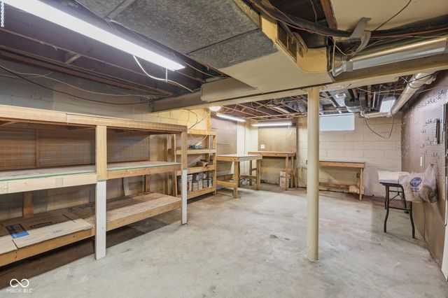 145 S 11th Avenue, Beech Grove, IN 46107