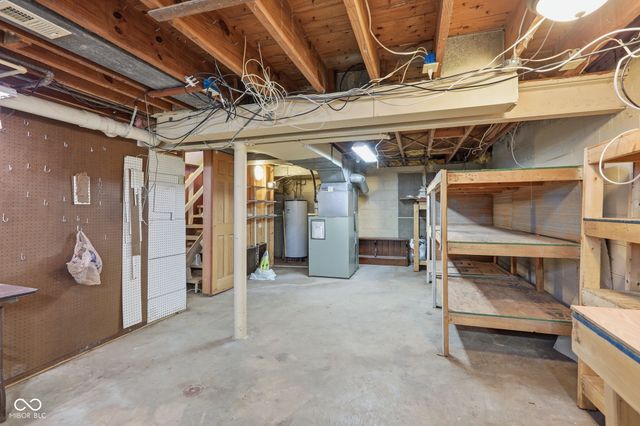 145 S 11th Avenue, Beech Grove, IN 46107