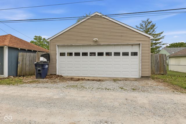 145 S 11th Avenue, Beech Grove, IN 46107