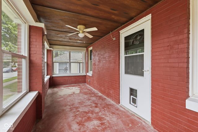 145 S 11th Avenue, Beech Grove, IN 46107