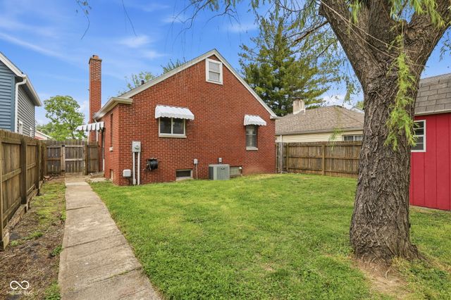 145 S 11th Avenue, Beech Grove, IN 46107
