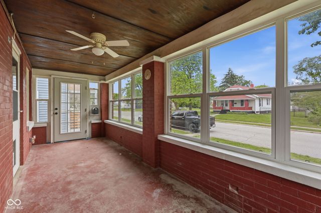145 S 11th Avenue, Beech Grove, IN 46107