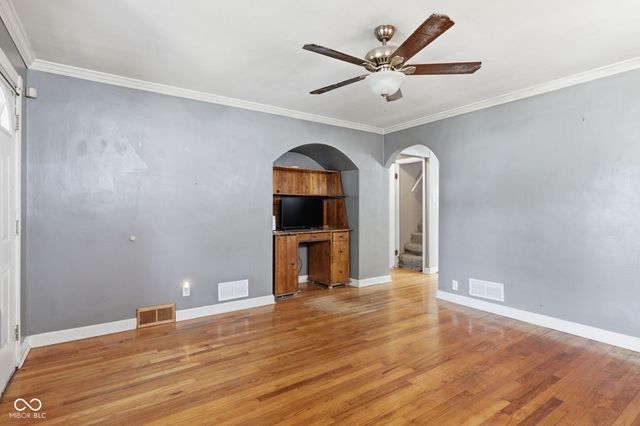145 S 11th Avenue, Beech Grove, IN 46107