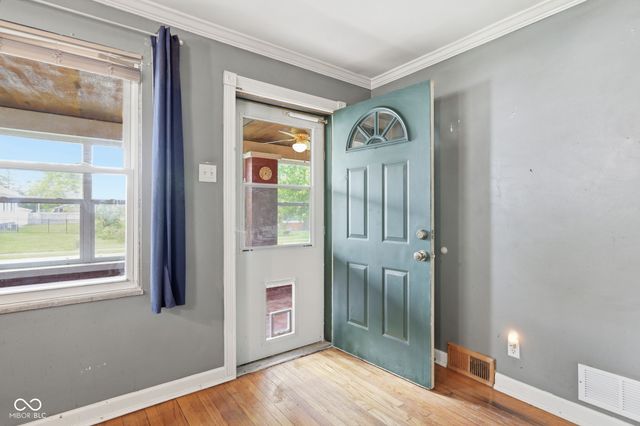145 S 11th Avenue, Beech Grove, IN 46107
