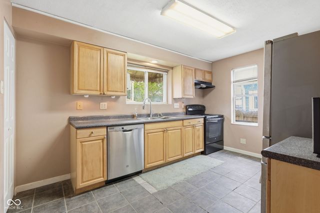 145 S 11th Avenue, Beech Grove, IN 46107