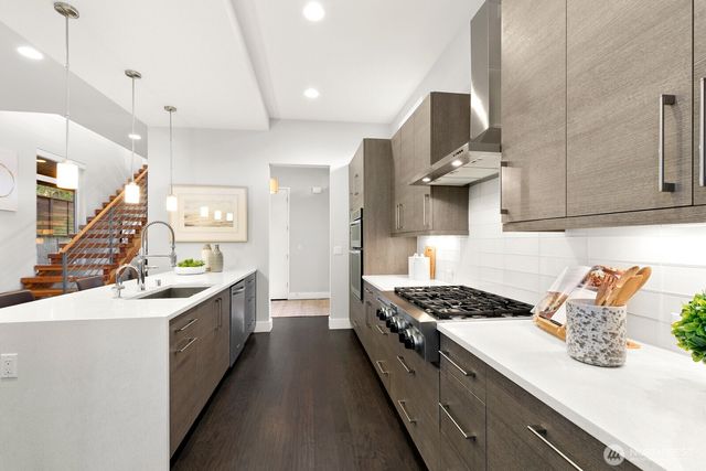 21955 SE 30th Place, Sammamish, WA 98075