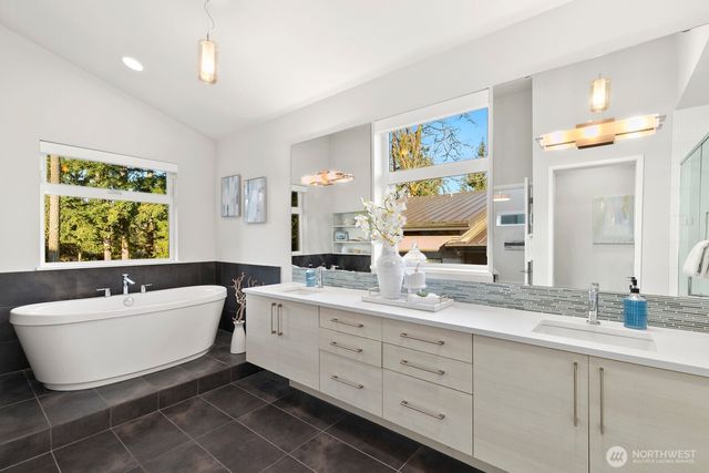 21955 SE 30th Place, Sammamish, WA 98075