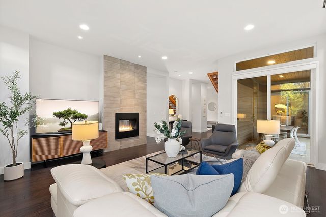 21955 SE 30th Place, Sammamish, WA 98075