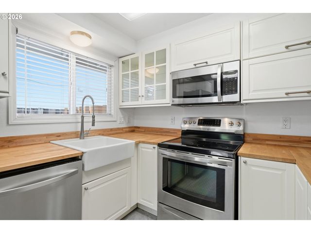 21635 Sw GARY Ln, Beaverton, OR 97003