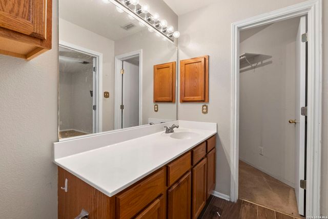 5846 LARKMEADOW DR, San Antonio, TX 78233