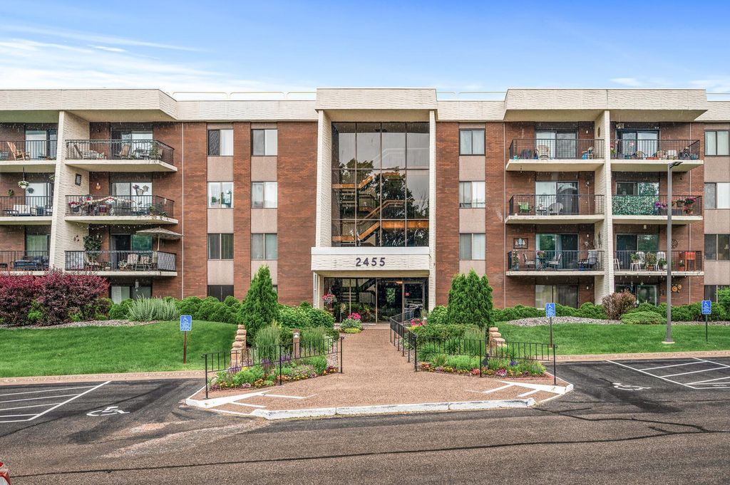 2455 Londin Lane E 216, Maplewood, MN 55119 — exterior