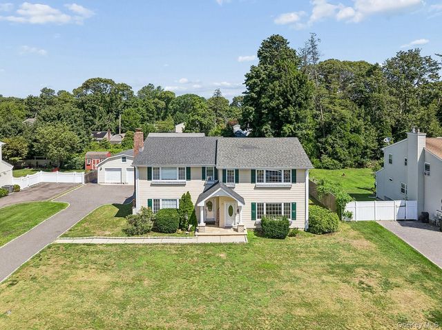 17 Parr Drive, Ronkonkoma, NY 11779