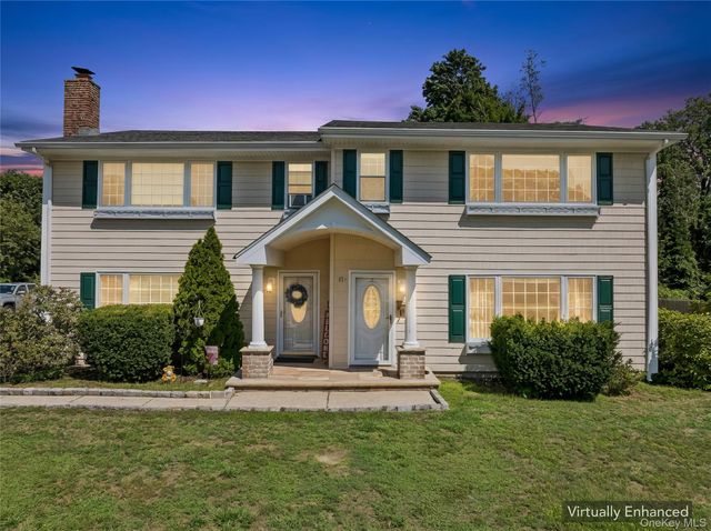 17 Parr Drive, Ronkonkoma, NY 11779