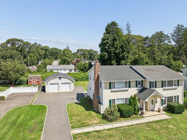 17 Parr Drive, Ronkonkoma, NY 11779