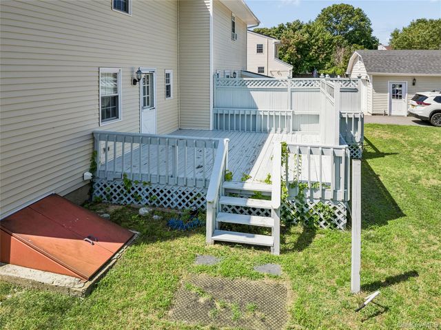 17 Parr Drive, Ronkonkoma, NY 11779