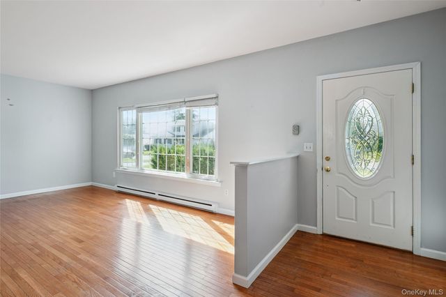 17 Parr Drive, Ronkonkoma, NY 11779